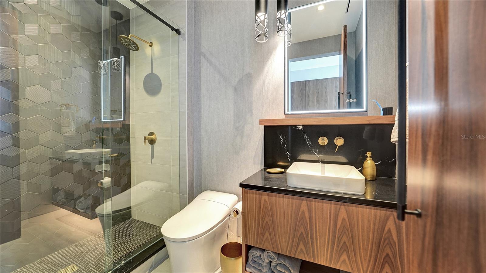 1350 MAIN RESIDENTIAL - Residential