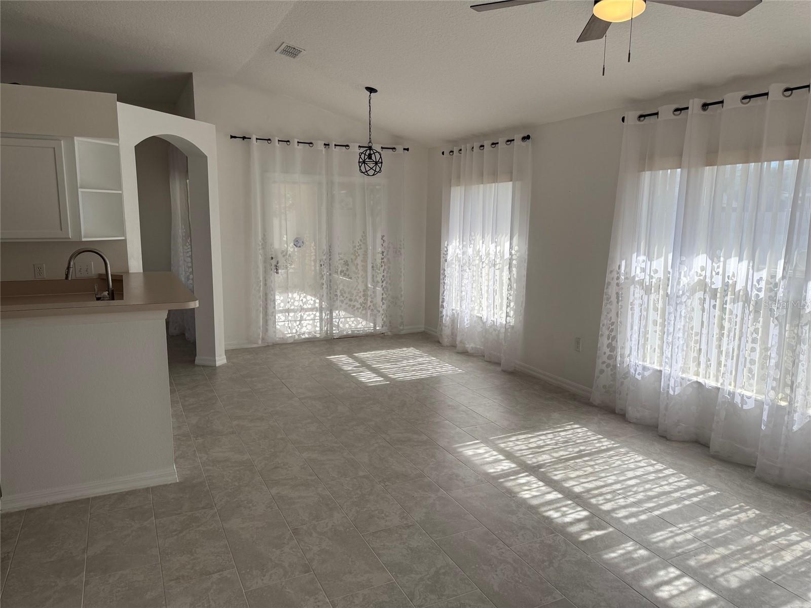 BREEZEWOOD PARK UNIT 08 - Residential Lease