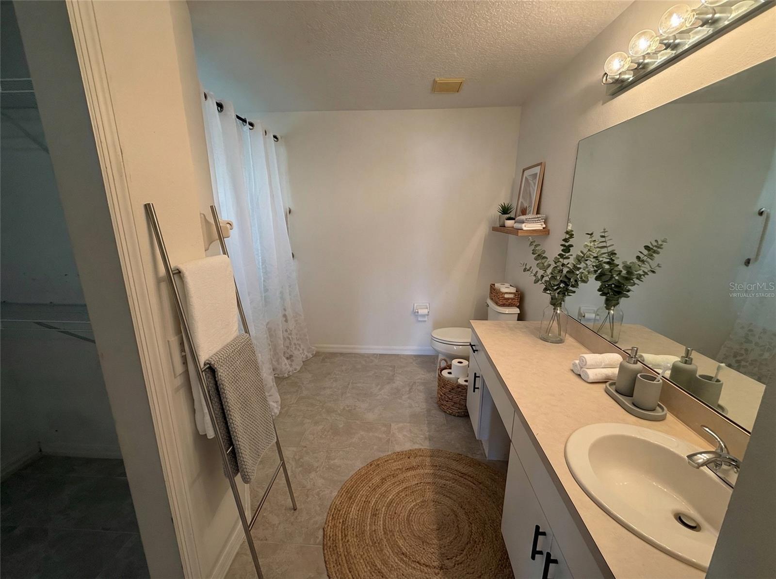 BREEZEWOOD PARK UNIT 08 - Residential Lease