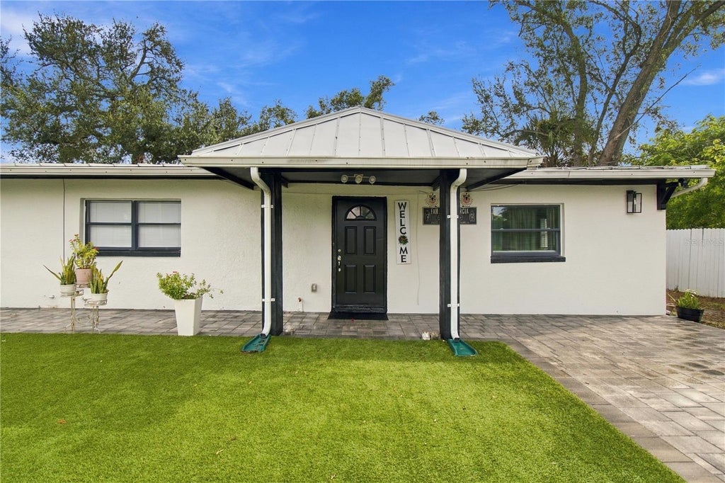 Photo of 305 Lime Tree Road, Tampa, FL 33619 (MLS # A4709693)