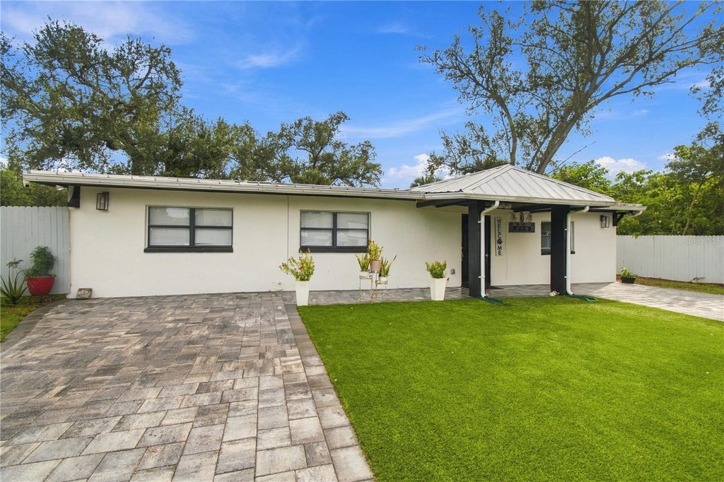 Photo of 305 Lime Tree Road, Tampa, FL 33619 (MLS # A4709693)