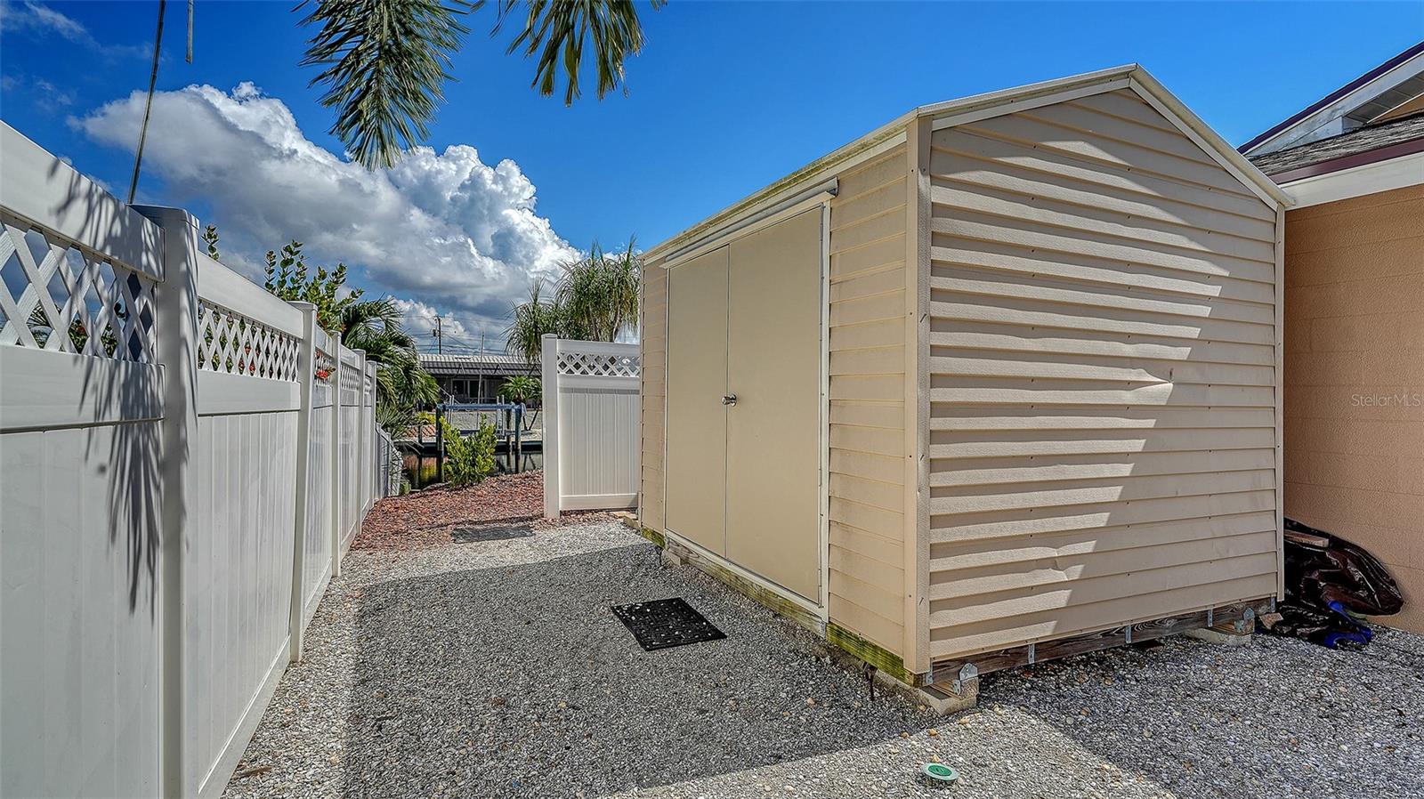 CORAL SHORES - Residential