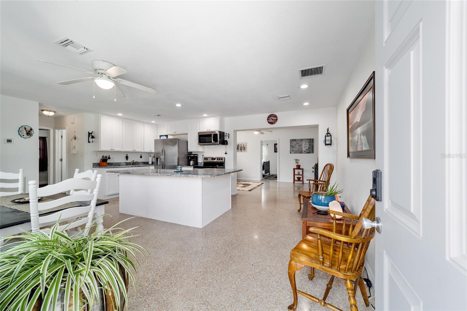 RAINBOW LAKES ESTATE - Residential