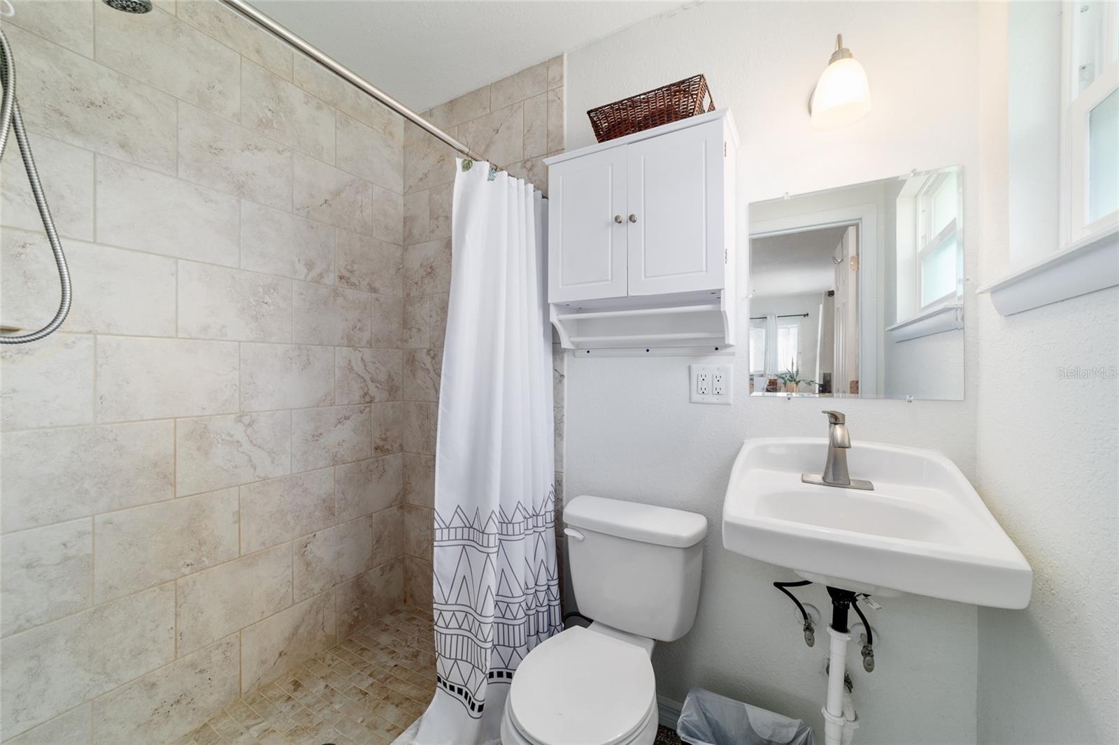 RAINBOW LAKES ESTATE - Residential