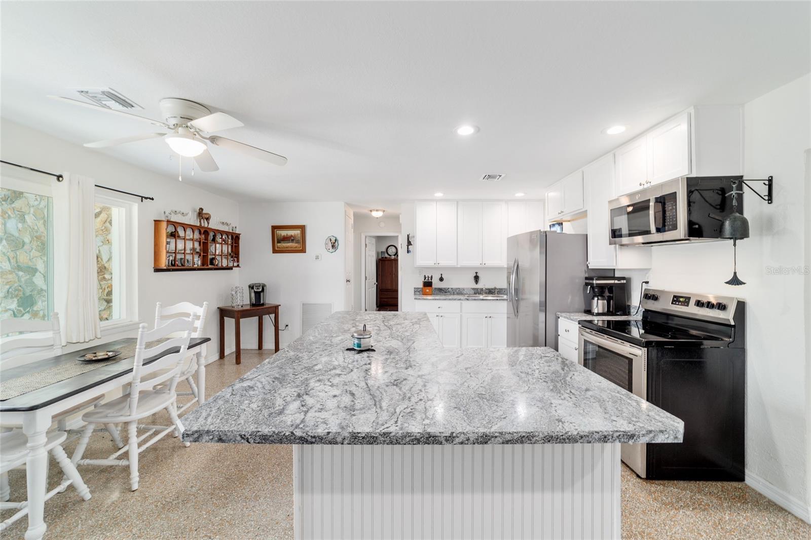 RAINBOW LAKES ESTATE - Residential