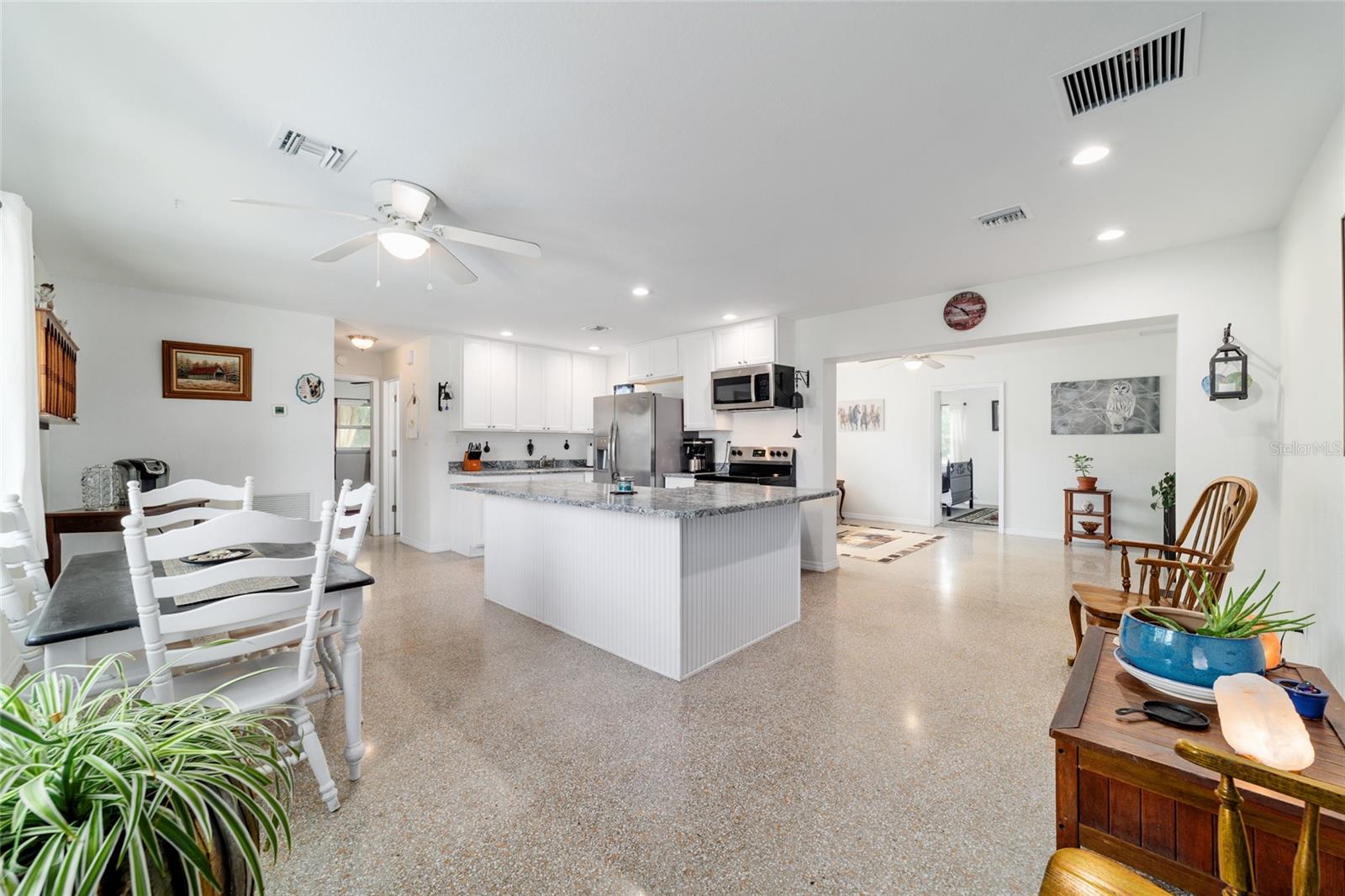 RAINBOW LAKES ESTATE - Residential