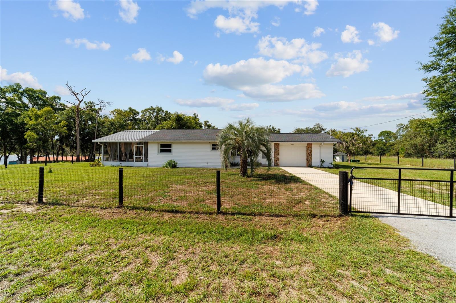 RAINBOW LAKES ESTATE - Residential