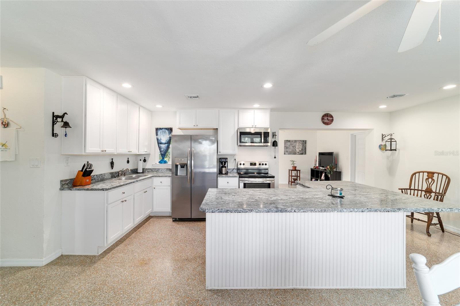 RAINBOW LAKES ESTATE - Residential