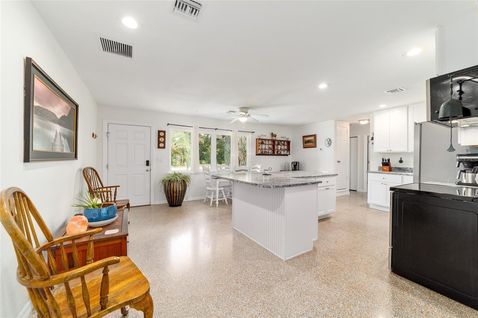 RAINBOW LAKES ESTATE - Residential