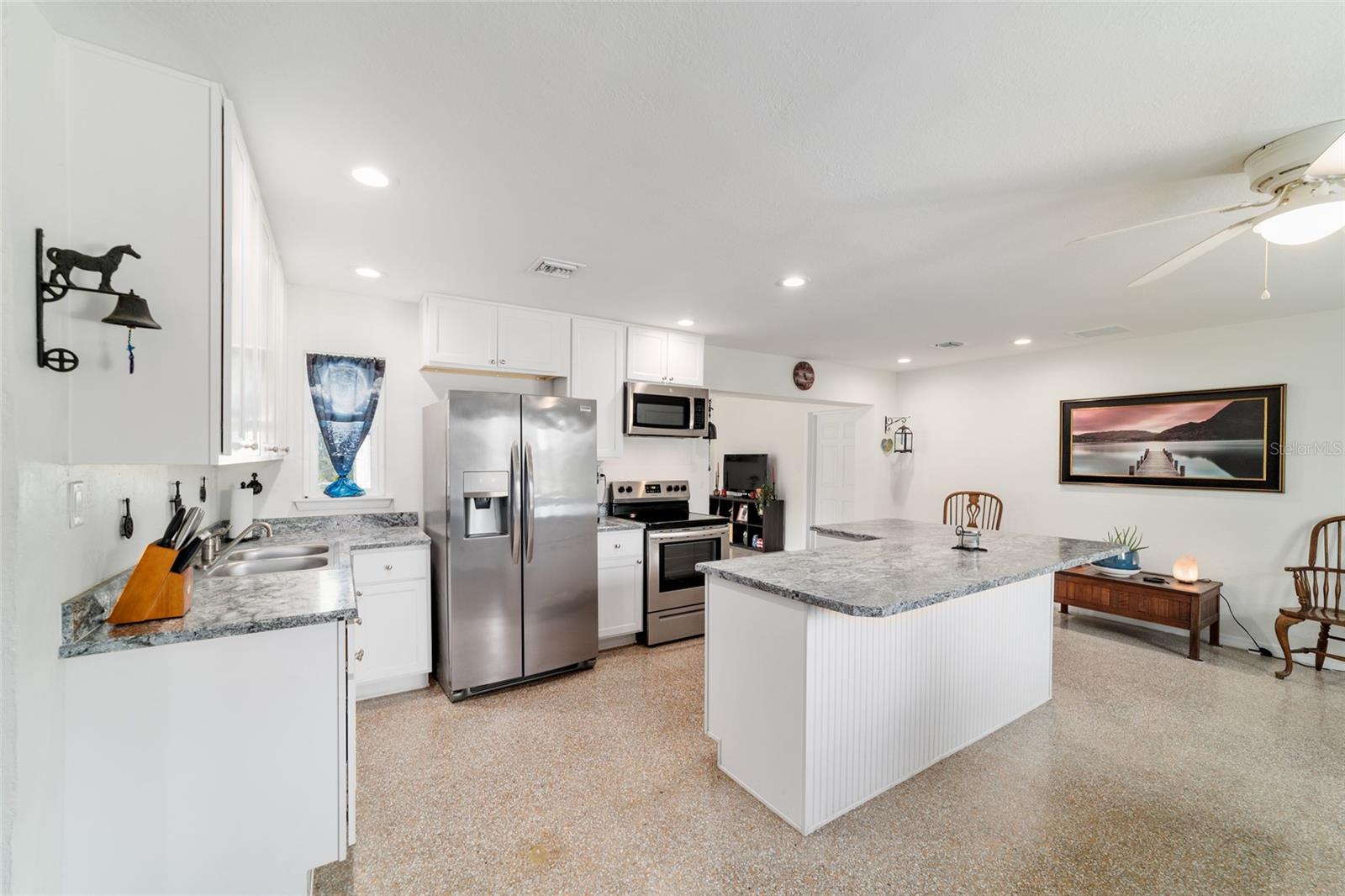 RAINBOW LAKES ESTATE - Residential