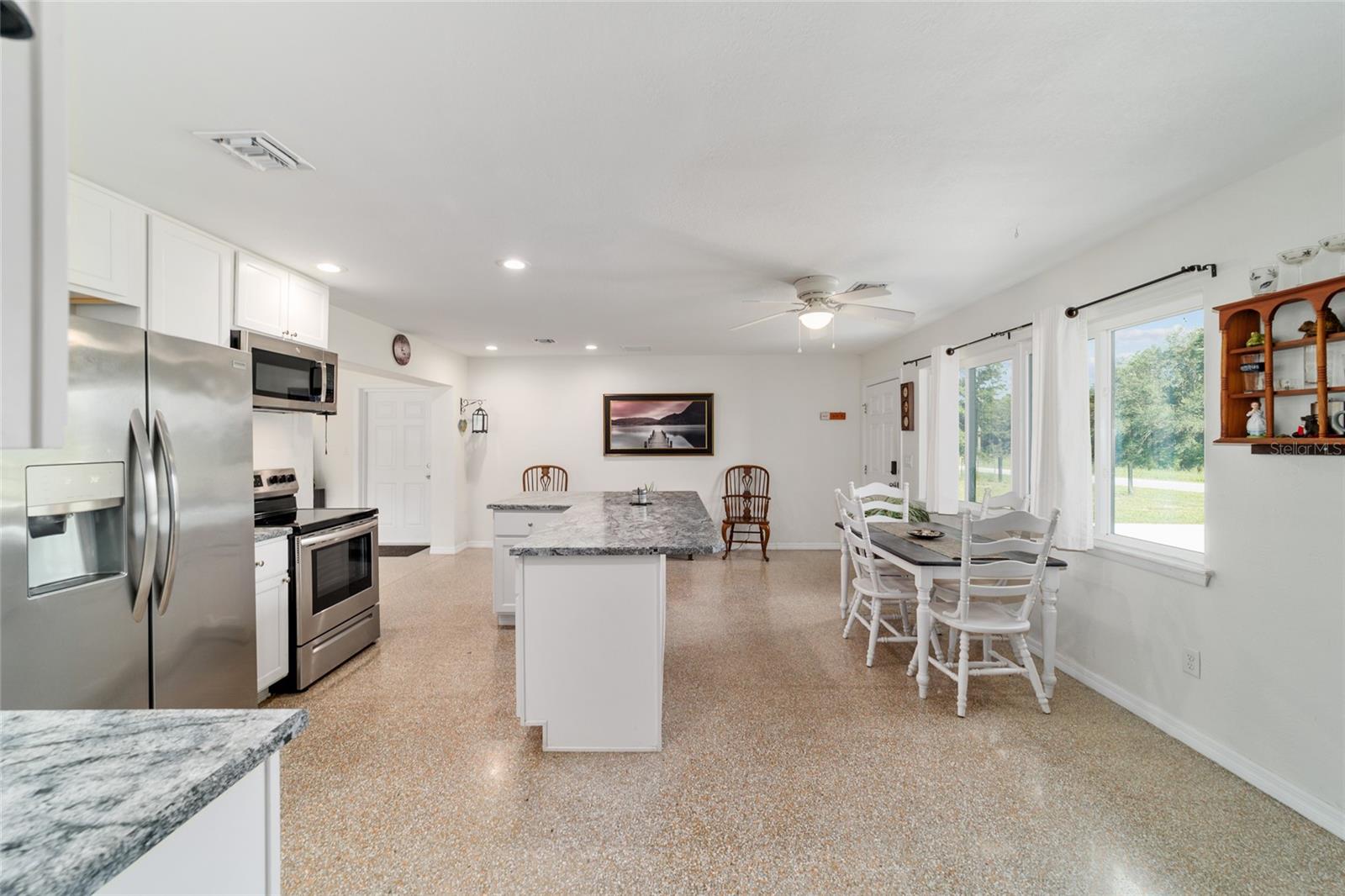 RAINBOW LAKES ESTATE - Residential