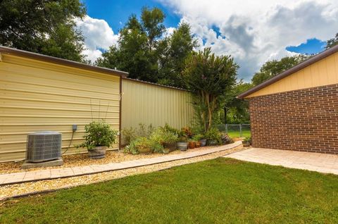 A home in LAKELAND