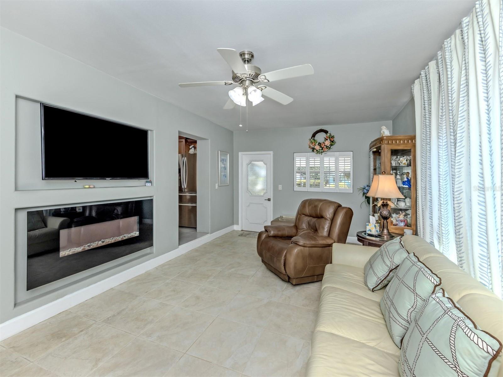 814 GUILD DRIVE