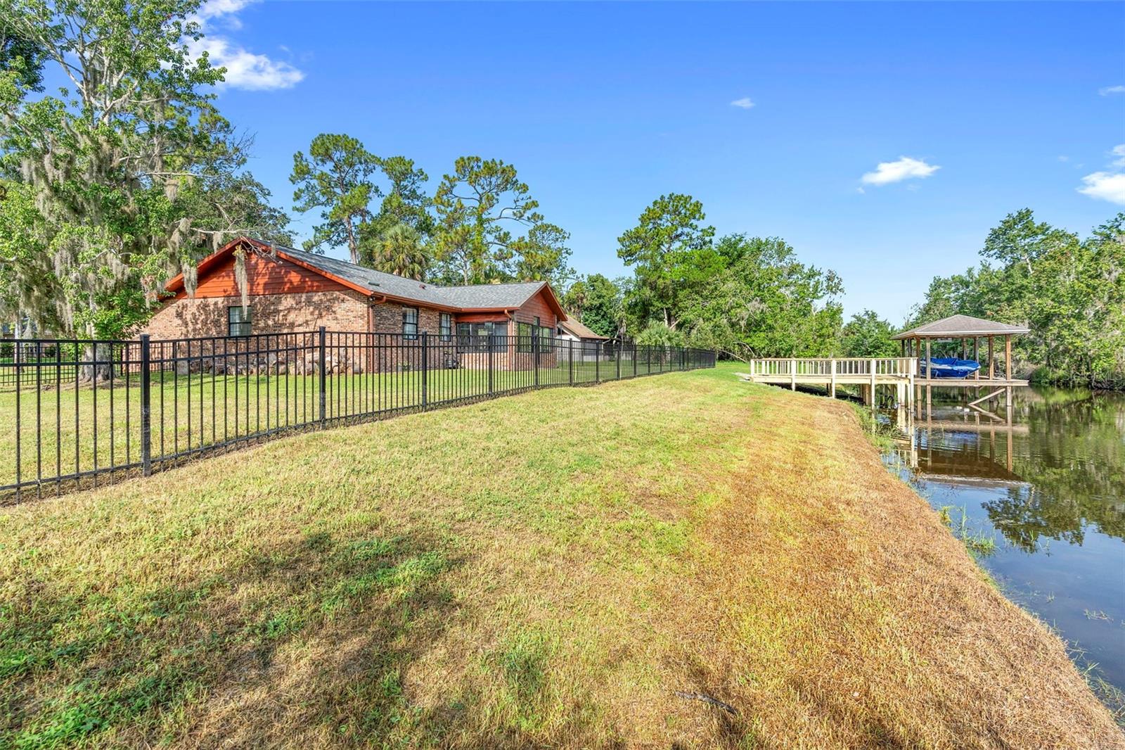 1548 STONE TRAIL
