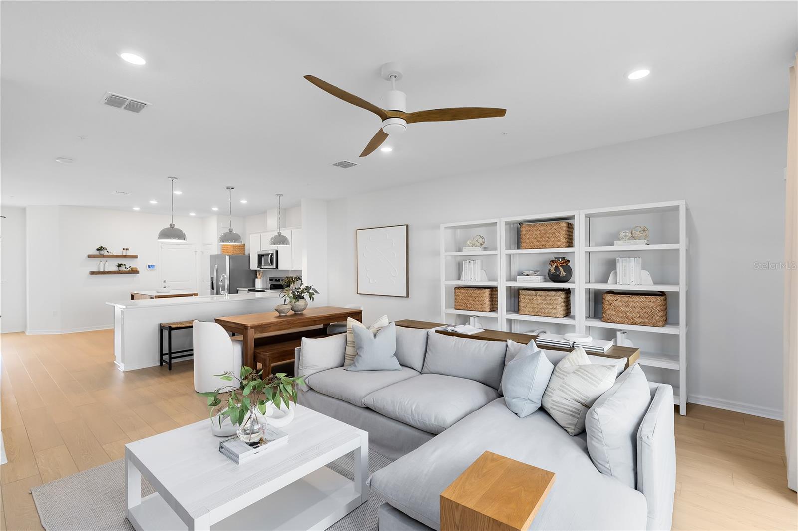 OVIEDO SQUARE - Residential