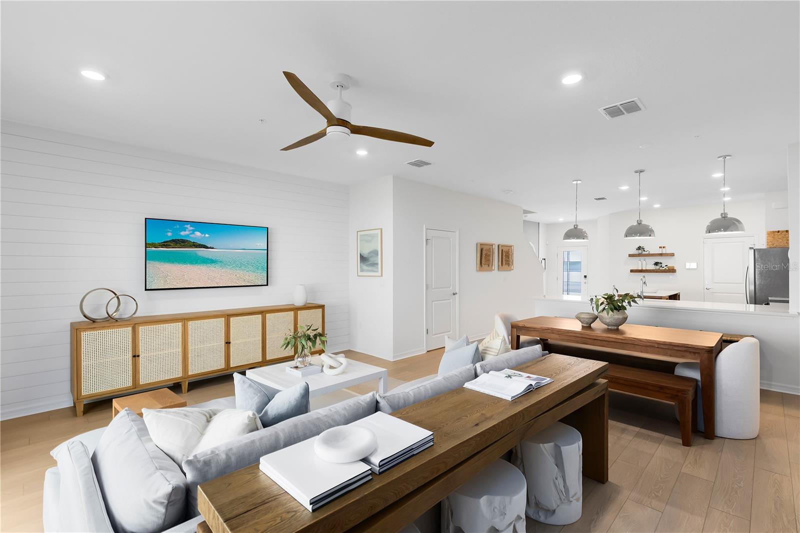 OVIEDO SQUARE - Residential