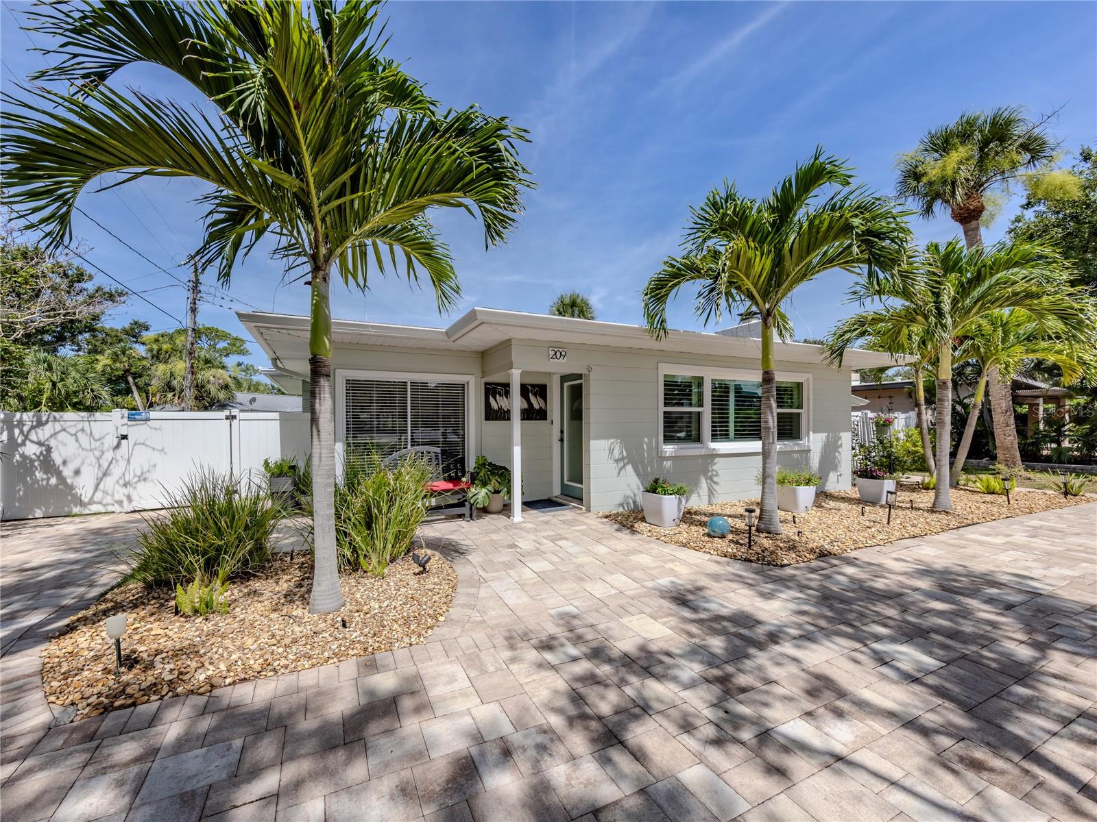 209 PARK BOULEVARD N