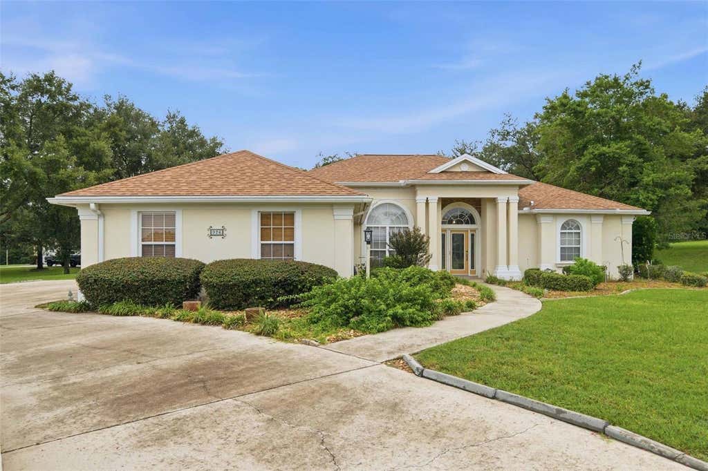 Photo of 926 E Triple Crown Loop, Hernando, FL 34442 (MLS # TB8537582)