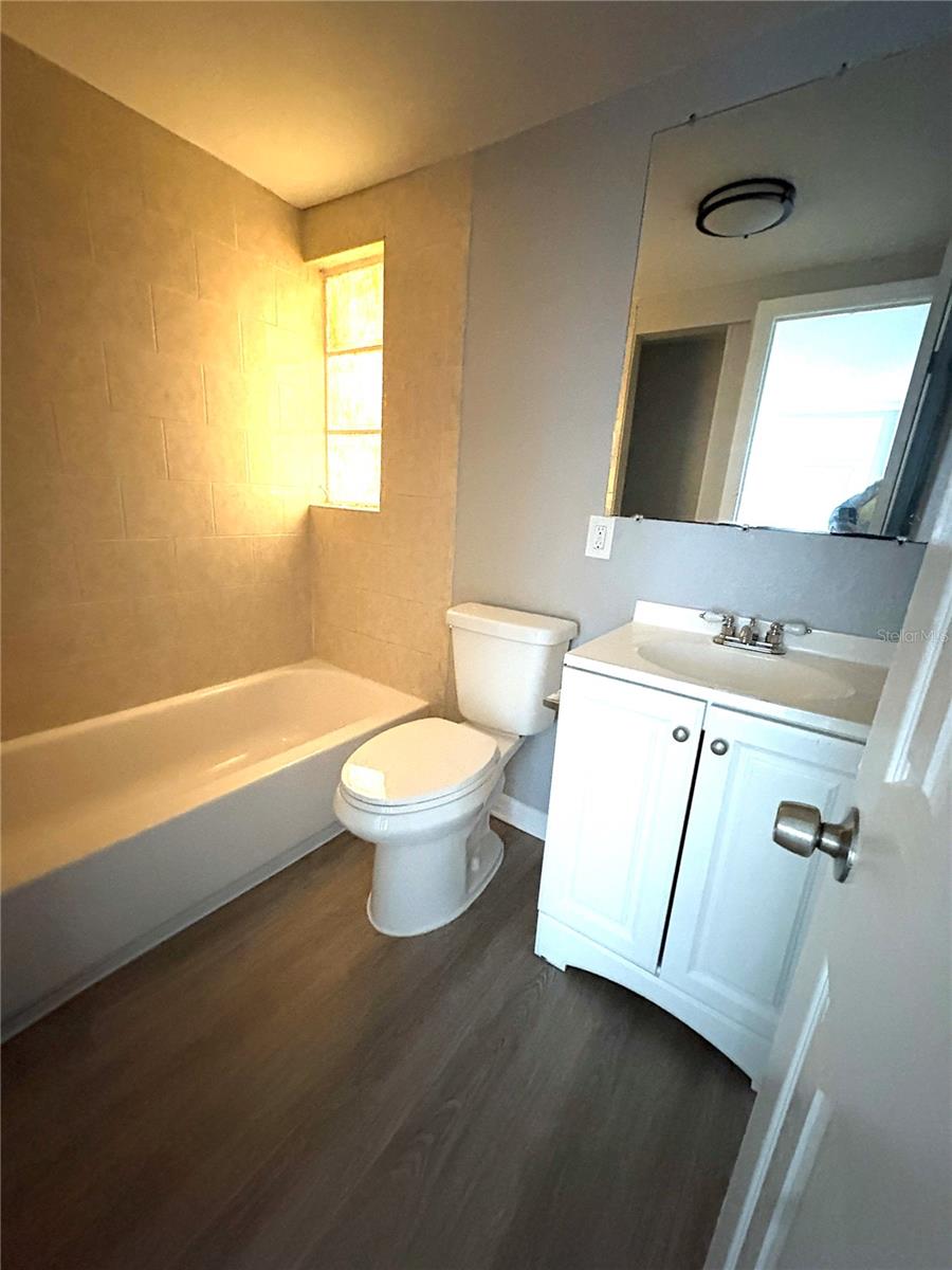 DREW PARK RE OF - Residential Lease