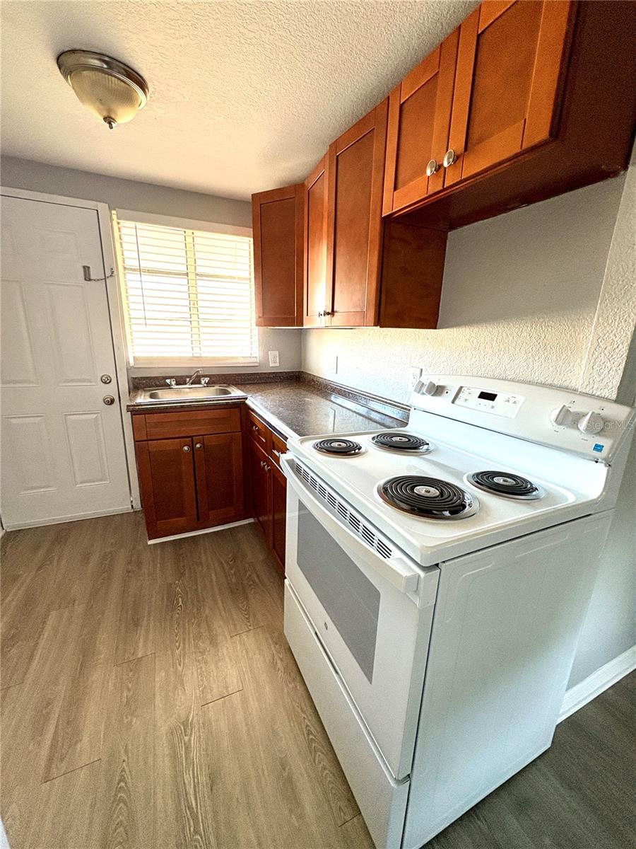 DREW PARK RE OF - Residential Lease