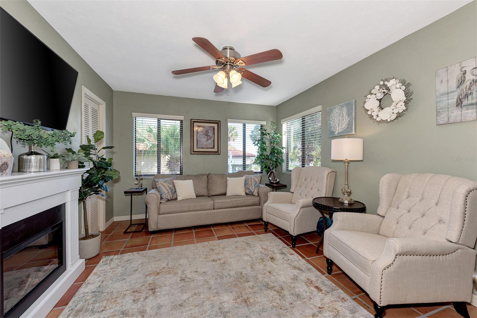 SORRENTO PLACE - Residential