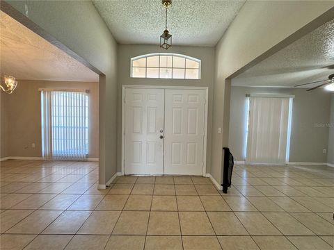 A home in LAKE WALES