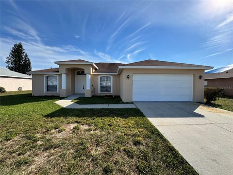 A home in LAKE WALES