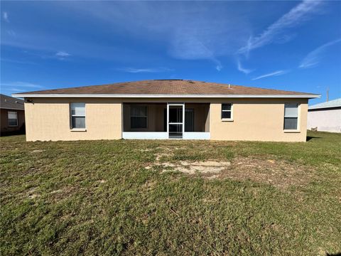 A home in LAKE WALES