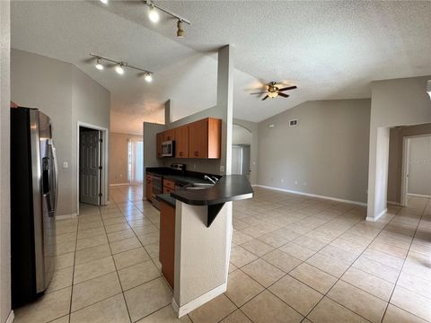 A home in LAKE WALES