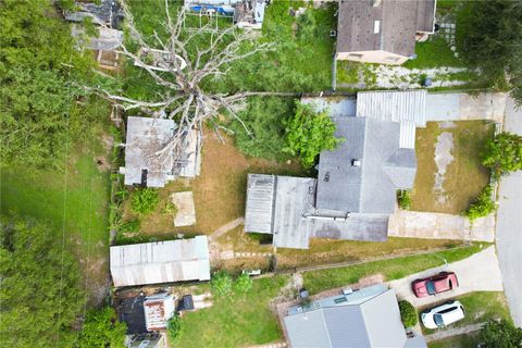 A home in WINTER HAVEN