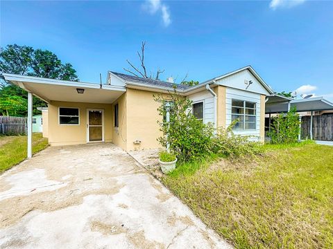 A home in WINTER HAVEN