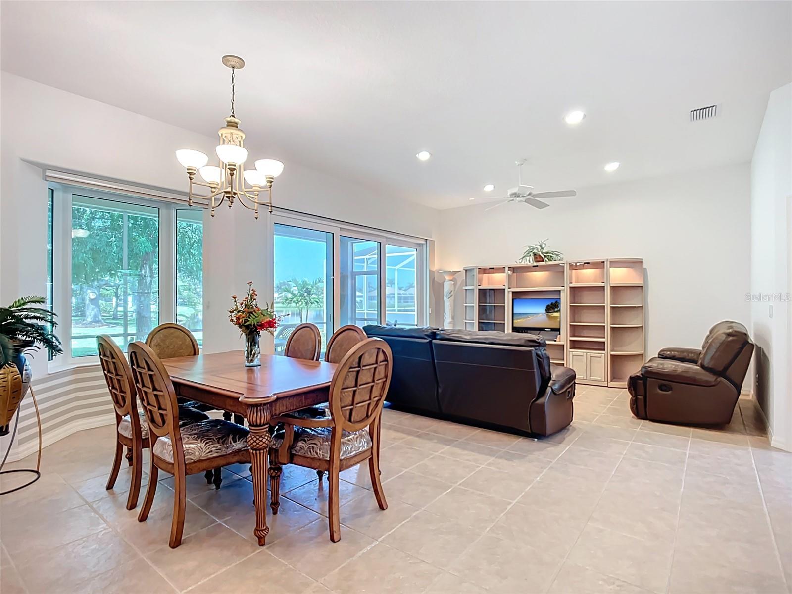 THE HAMPTONS - Residential