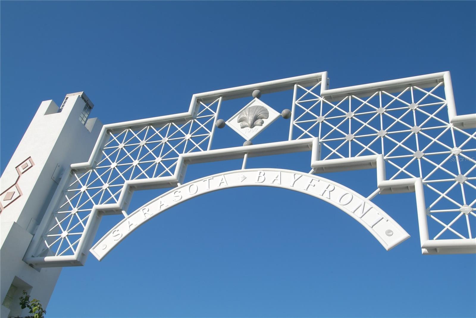 THE HAMPTONS - Residential