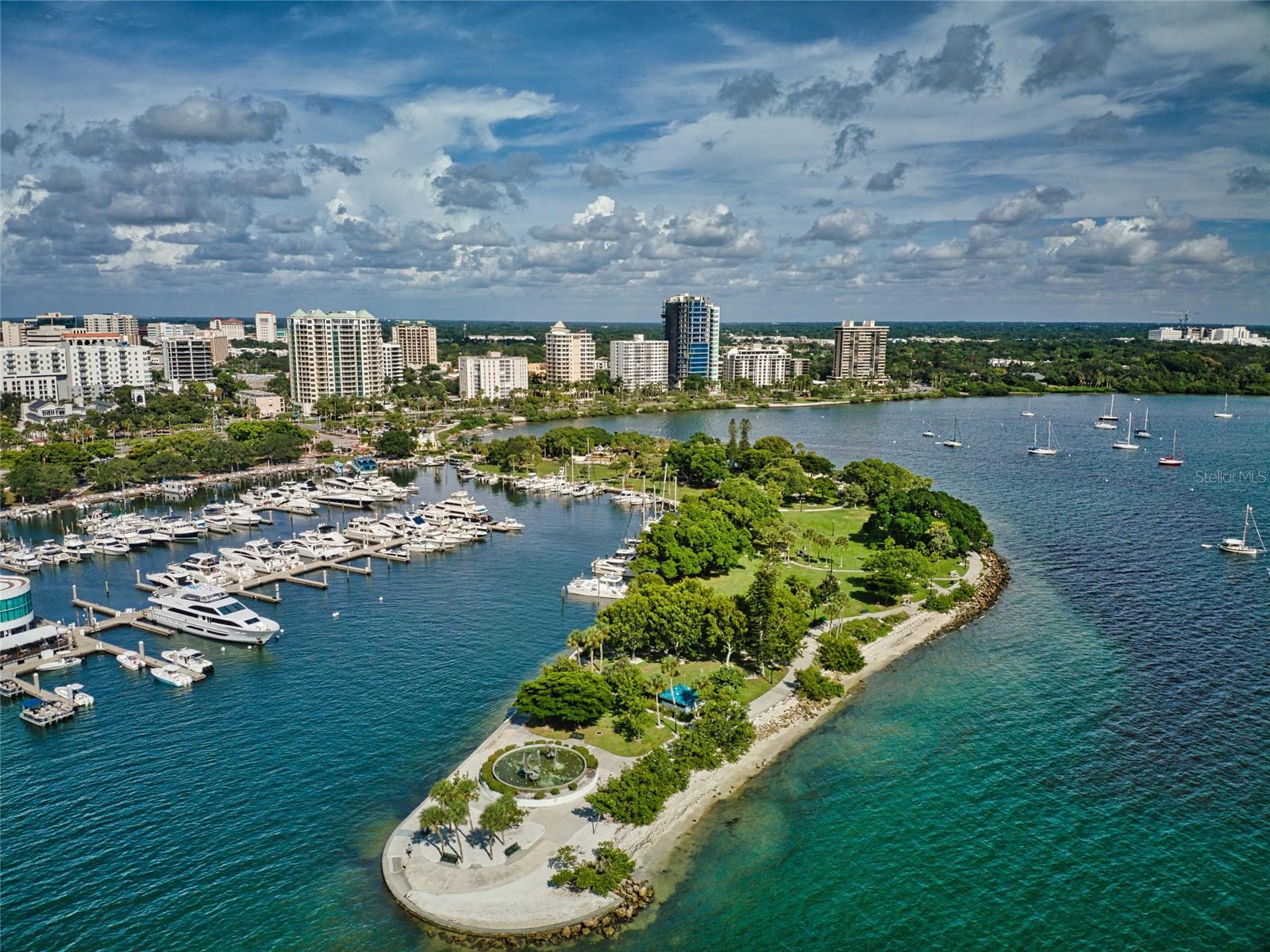 THE HAMPTONS - Residential