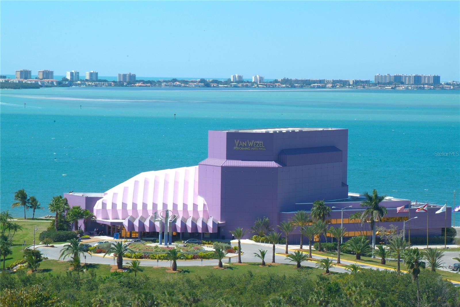 THE HAMPTONS - Residential