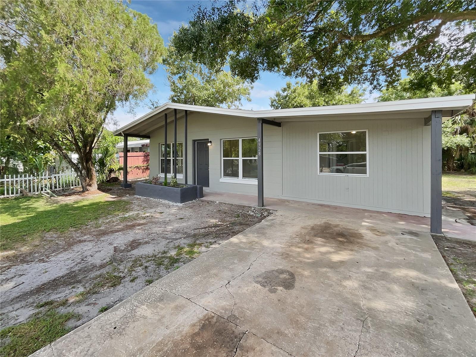 Photo 6 of 18 of 4928 SHOSHONE STREET house