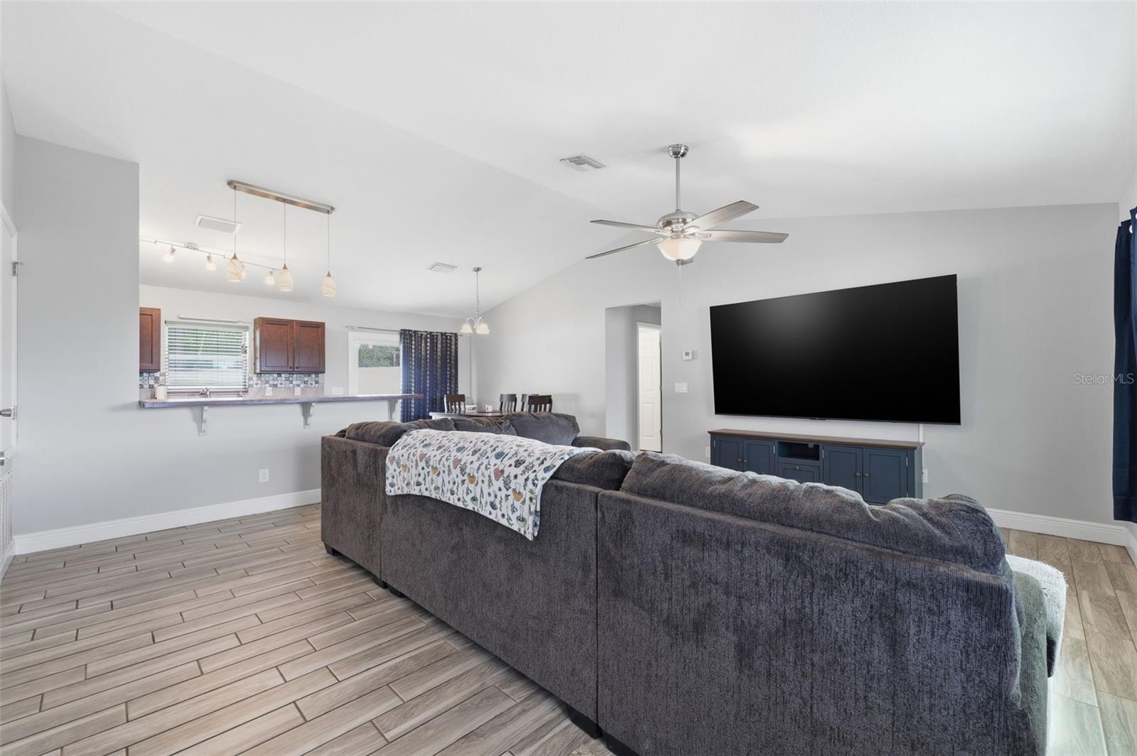 CRYSTAL GLEN - Residential