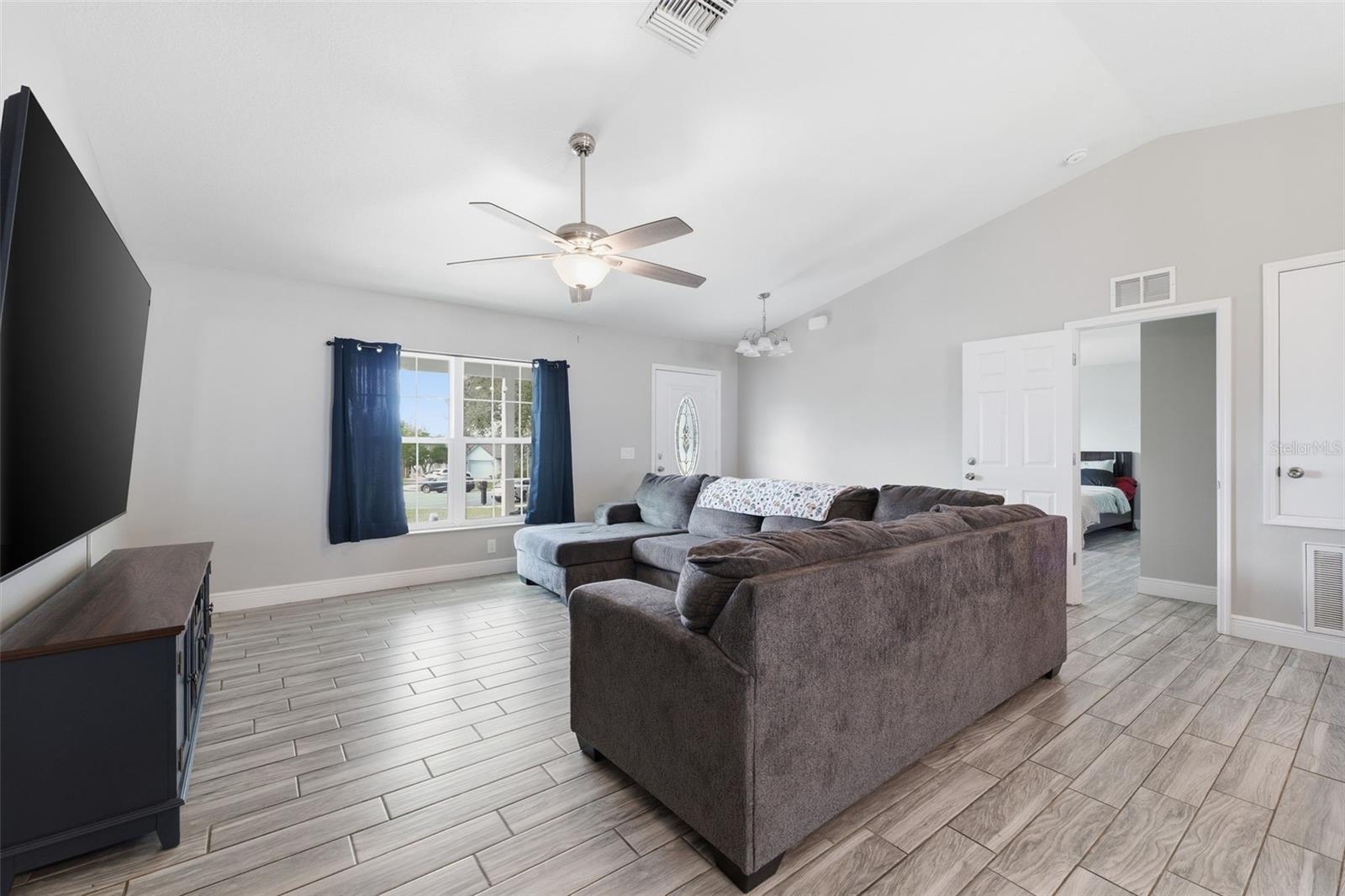 CRYSTAL GLEN - Residential