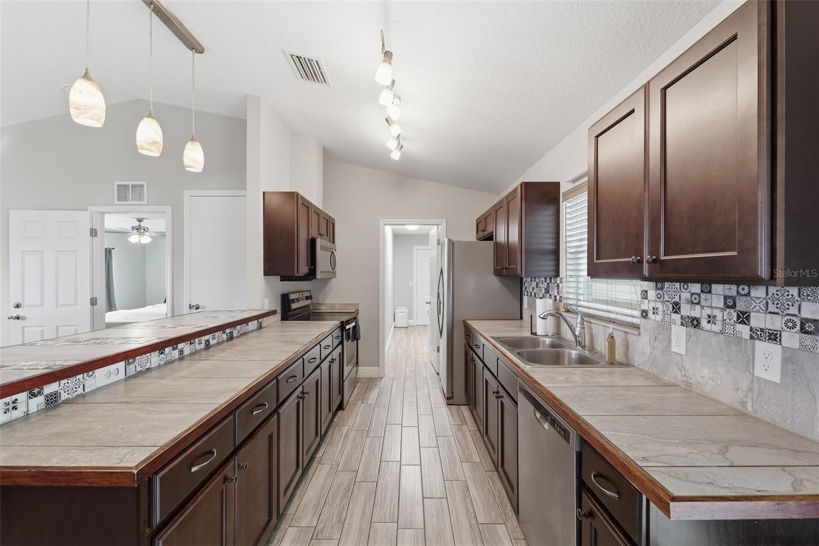 CRYSTAL GLEN - Residential