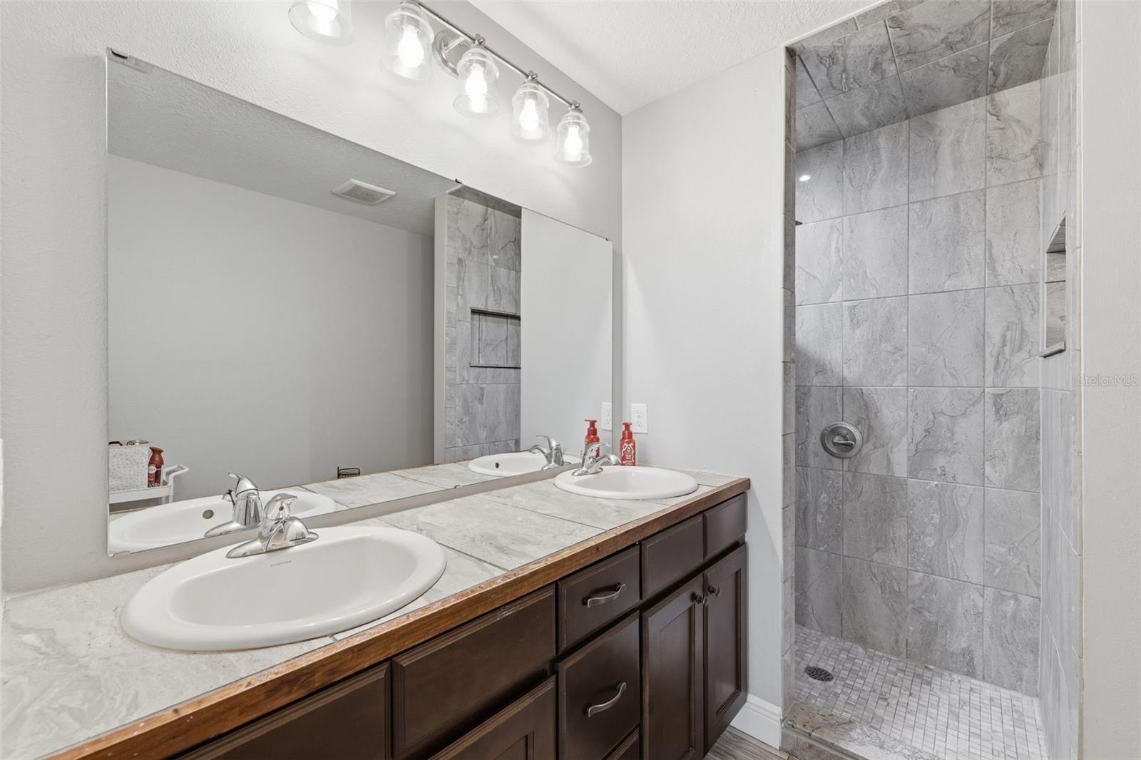 CRYSTAL GLEN - Residential