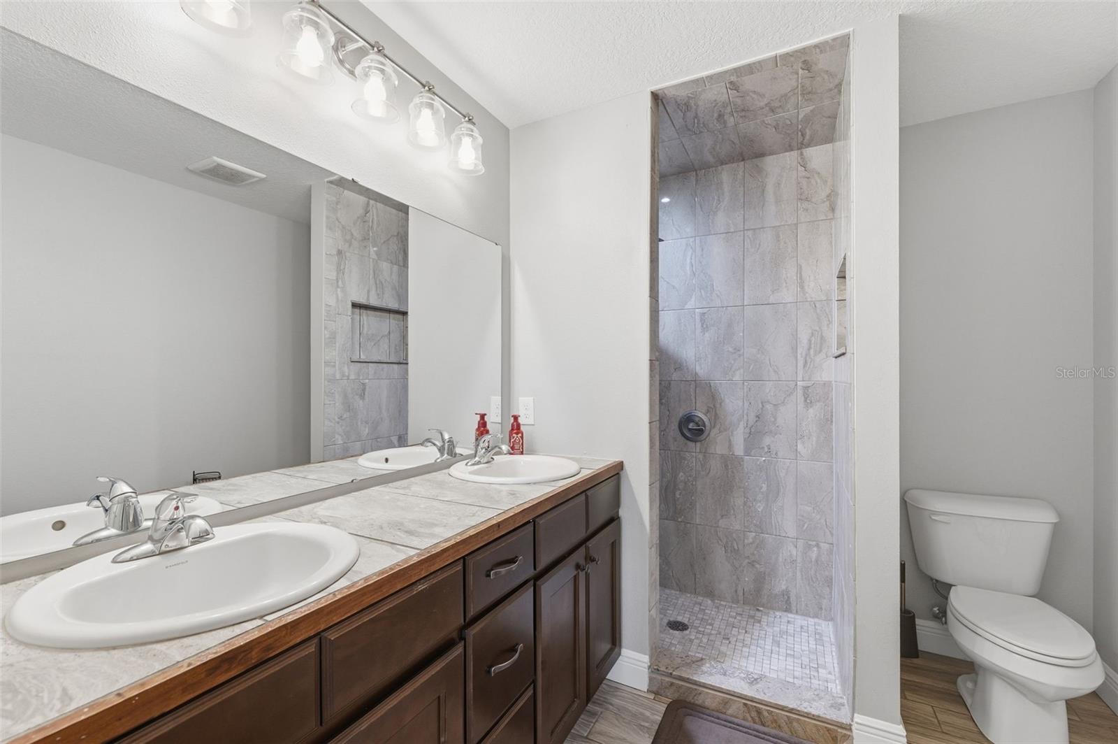 CRYSTAL GLEN - Residential