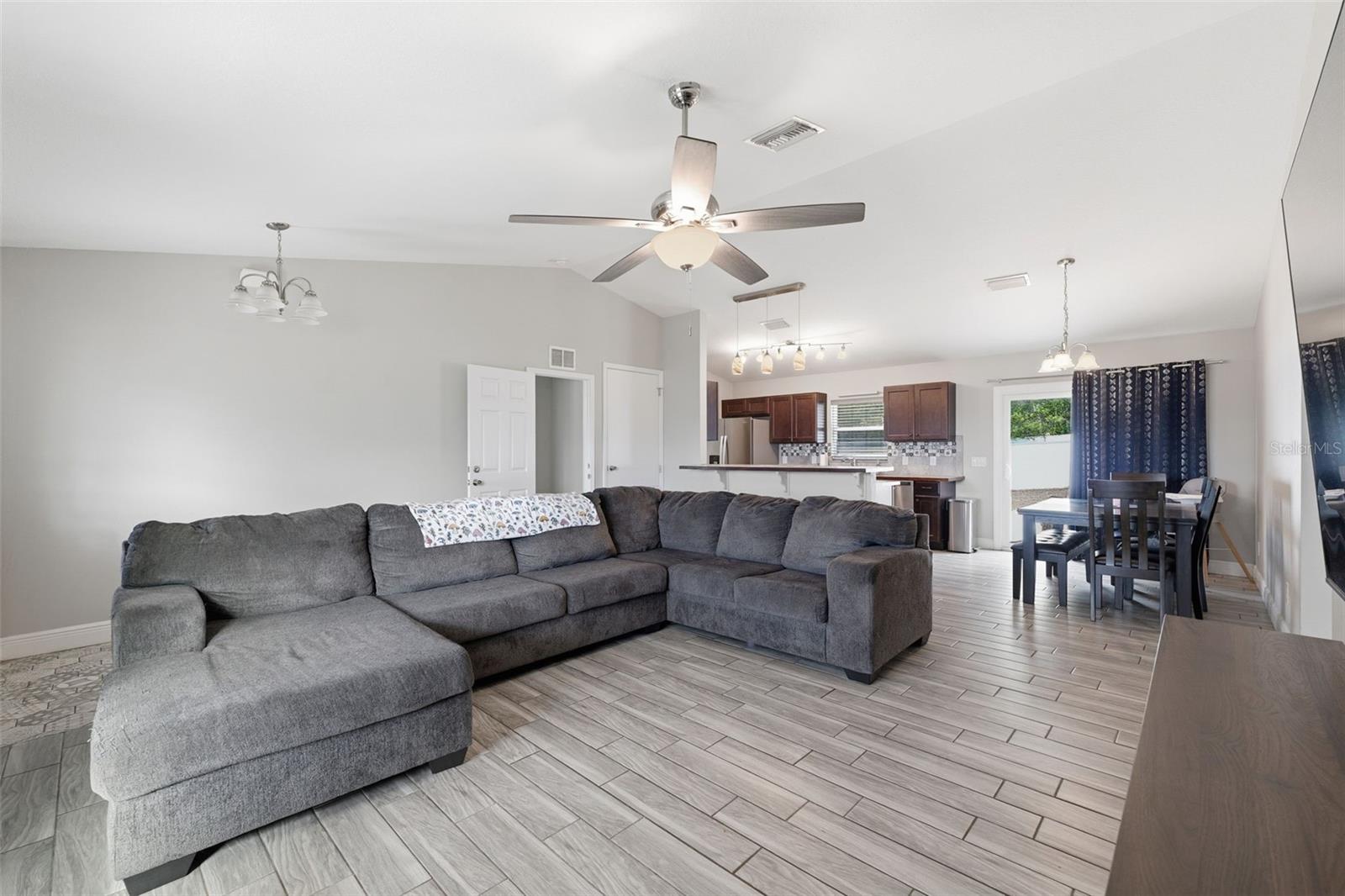 CRYSTAL GLEN - Residential