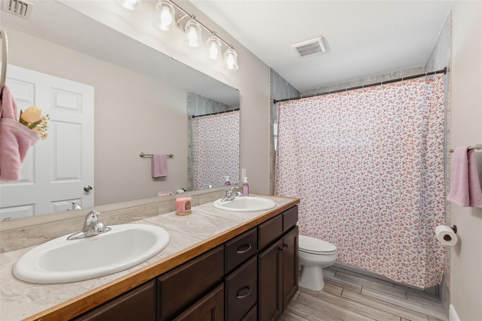 CRYSTAL GLEN - Residential