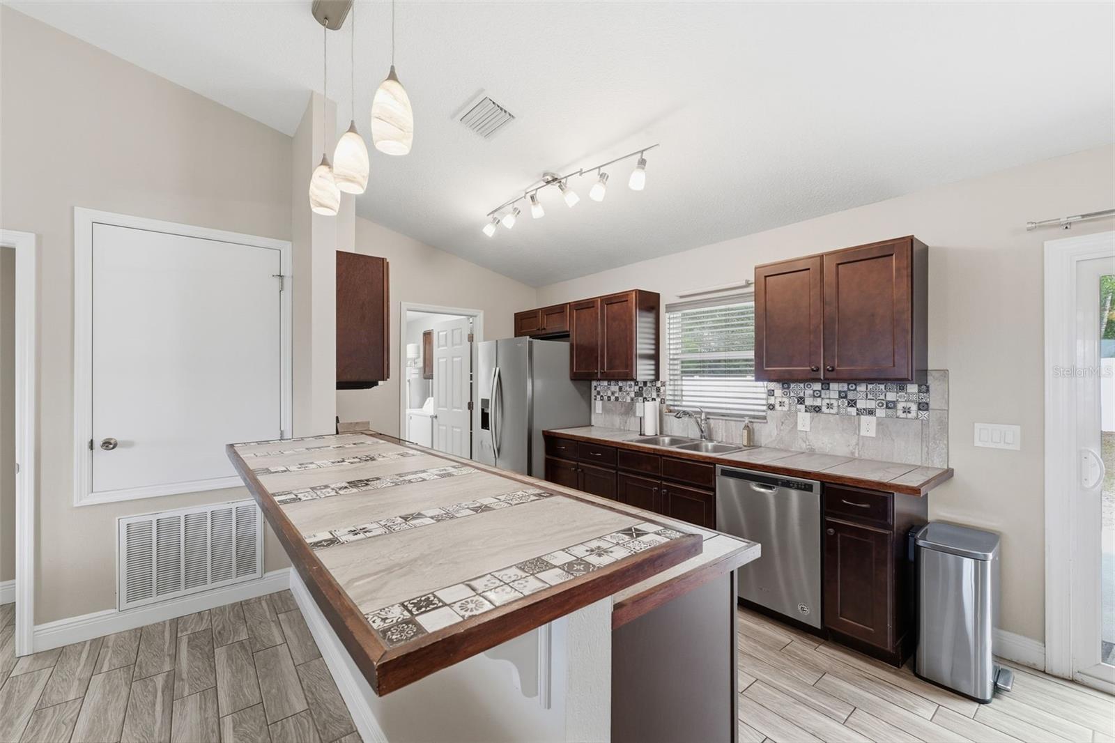 CRYSTAL GLEN - Residential