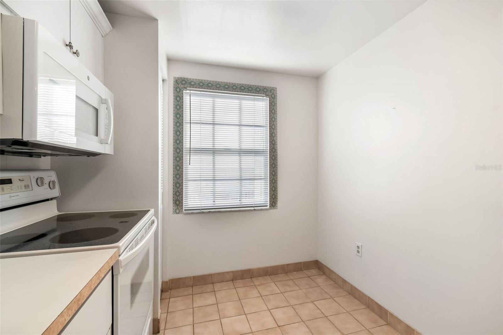 CROSSWINDS COLONY ONE CONDO - Residential Lease