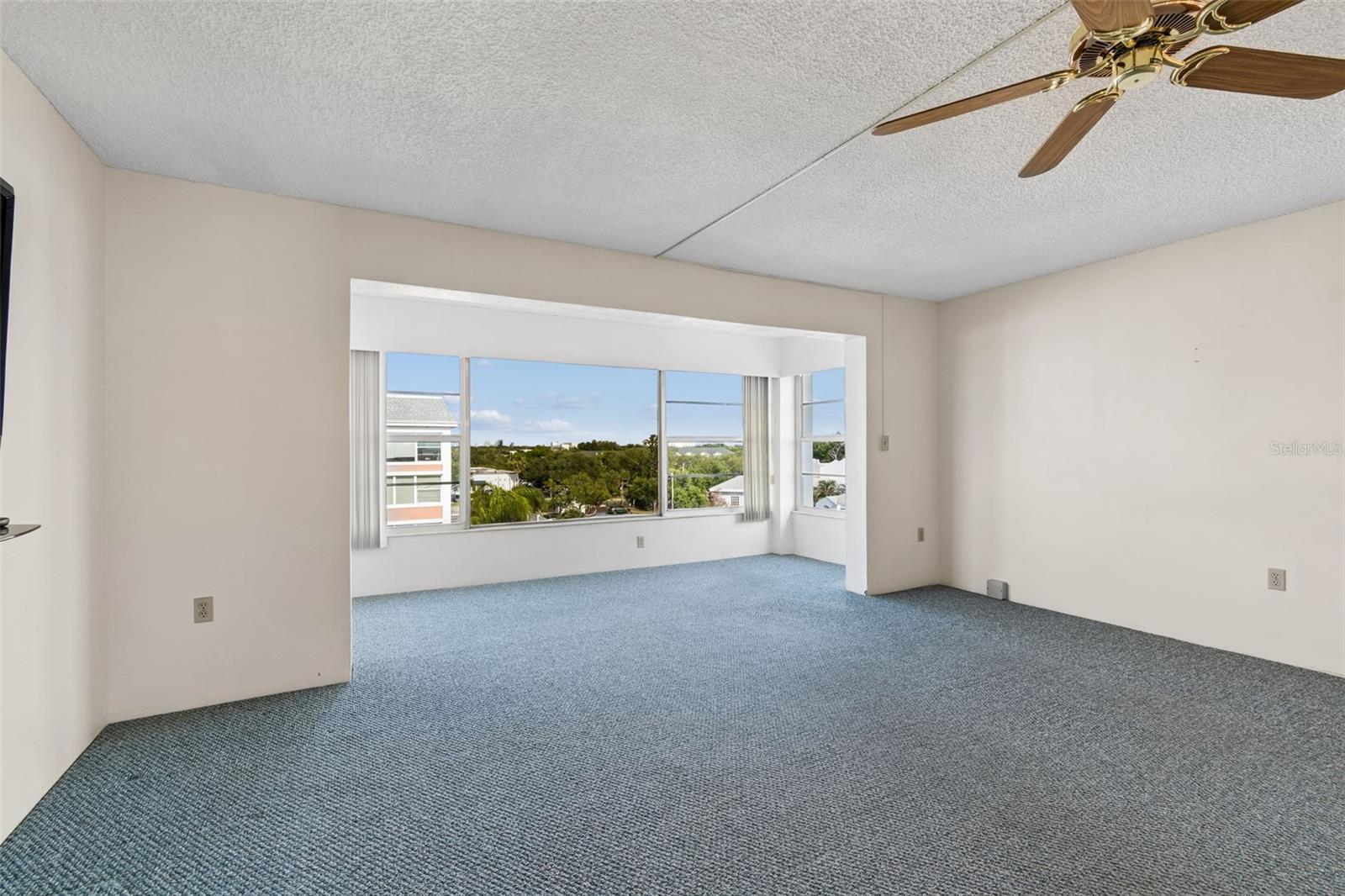 CROSSWINDS COLONY ONE CONDO - Residential Lease