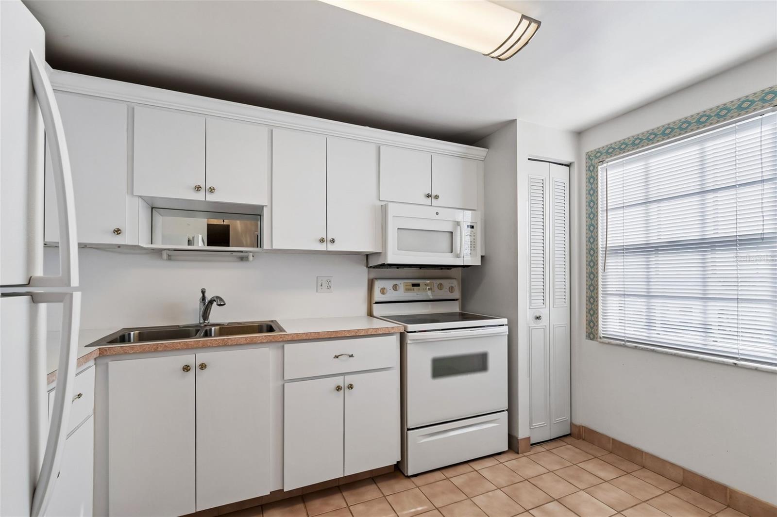 CROSSWINDS COLONY ONE CONDO - Residential Lease