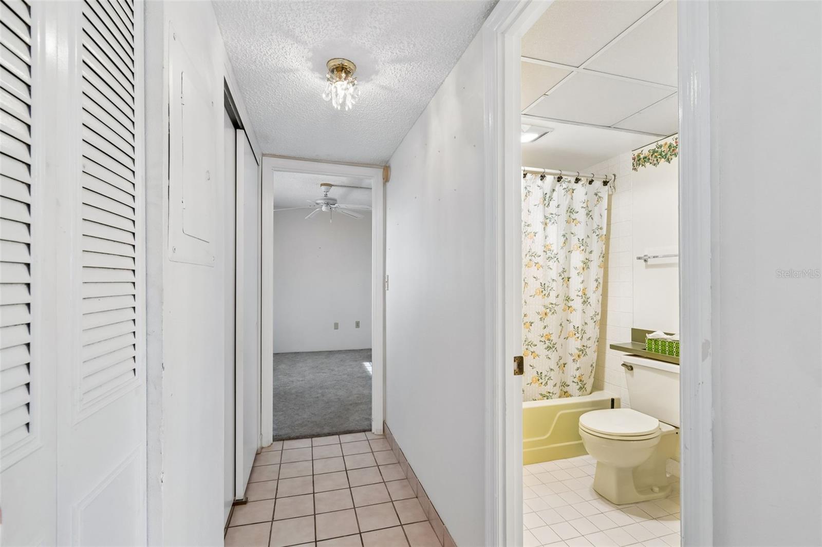 CROSSWINDS COLONY ONE CONDO - Residential Lease