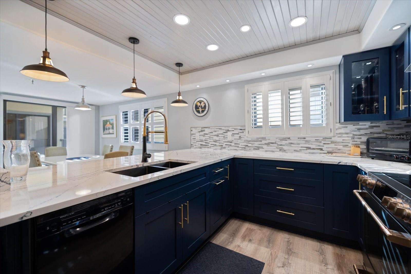 MACARTHUR BEACH - Residential