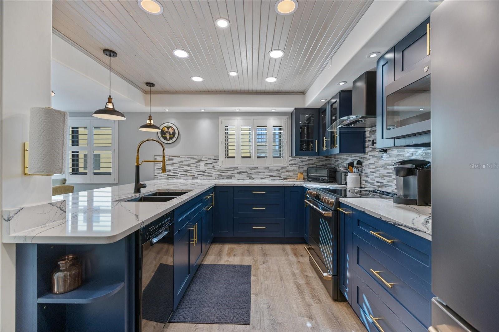 MACARTHUR BEACH - Residential